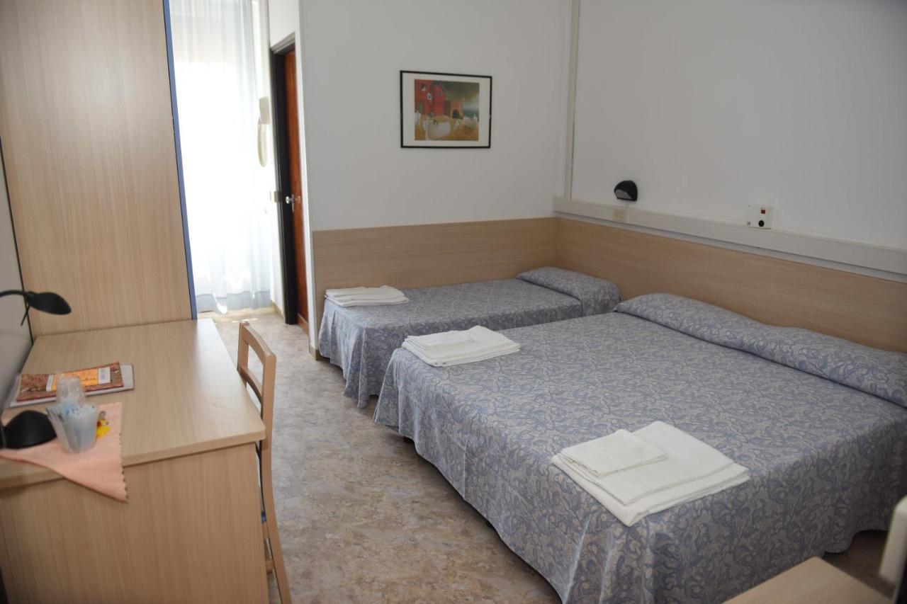 Rivazzurra Hotel Pesaro Rom bilde