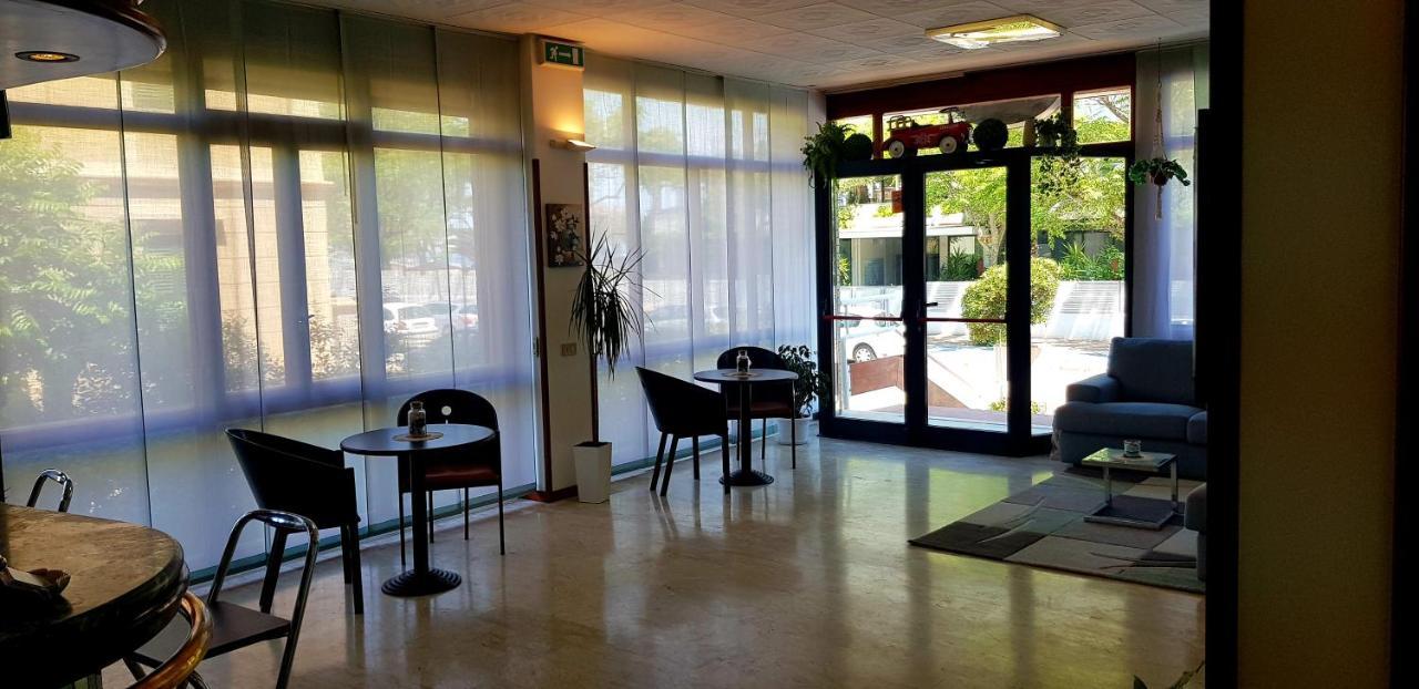 Rivazzurra Hotel Pesaro Eksteriør bilde